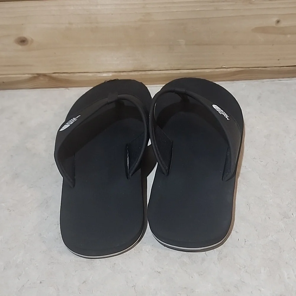 The North Face size 4 sandal Boys